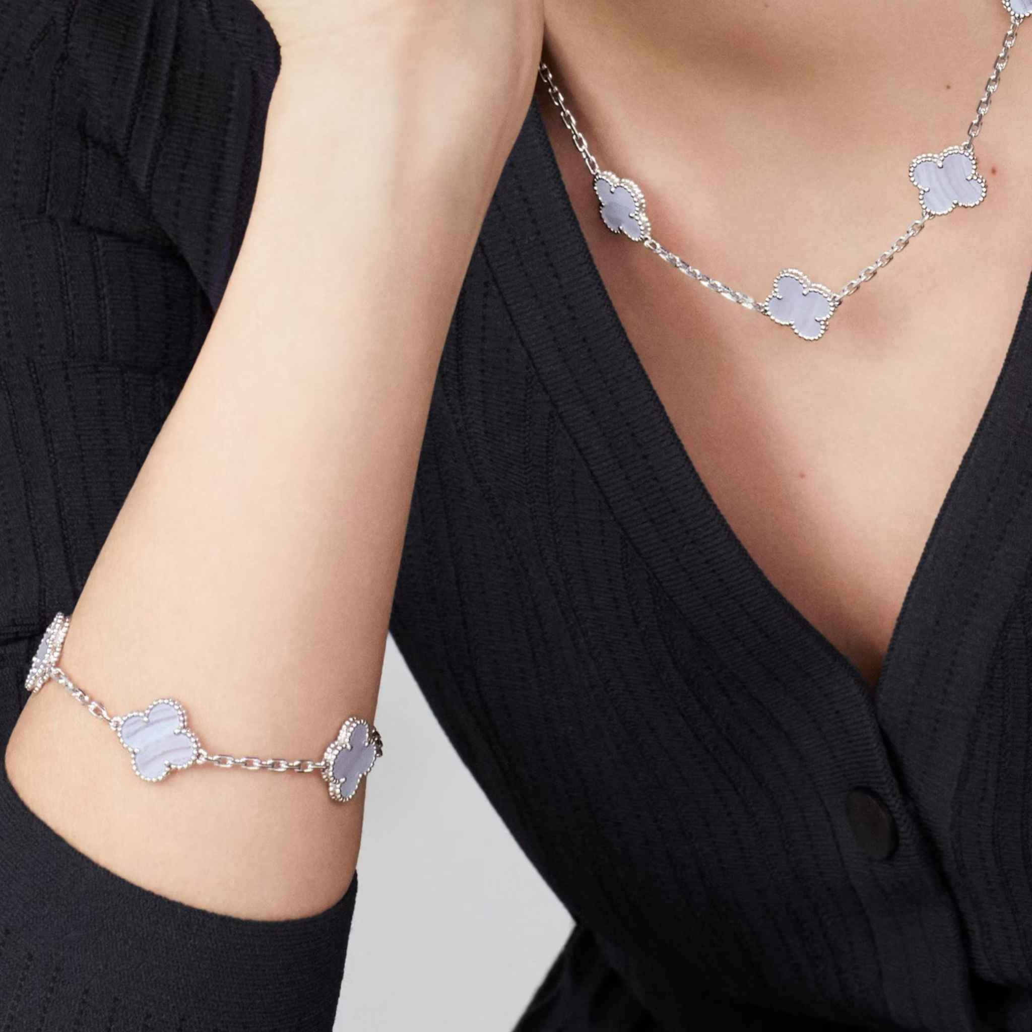 Alhambra White Gold Motifs Bracelet Chalcedony - Image 3